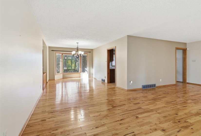 66 Stoneham, 3 Bedroom Bedrooms, 10 Room Rooms,2 BathroomBathrooms,Residential,For Sale,Stoneham,0