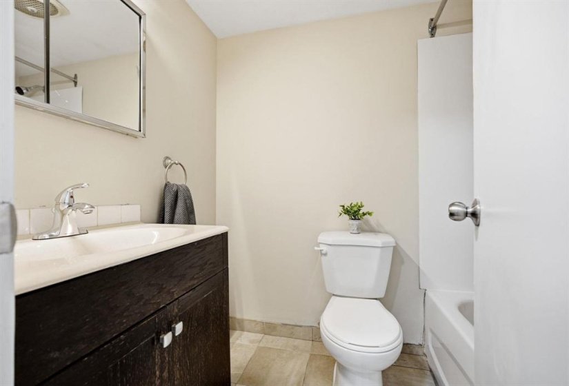 212 Lake Ridge, 4 Bedroom Bedrooms, 9 Room Rooms,2 BathroomBathrooms,Residential,For Sale,Lake Ridge,0