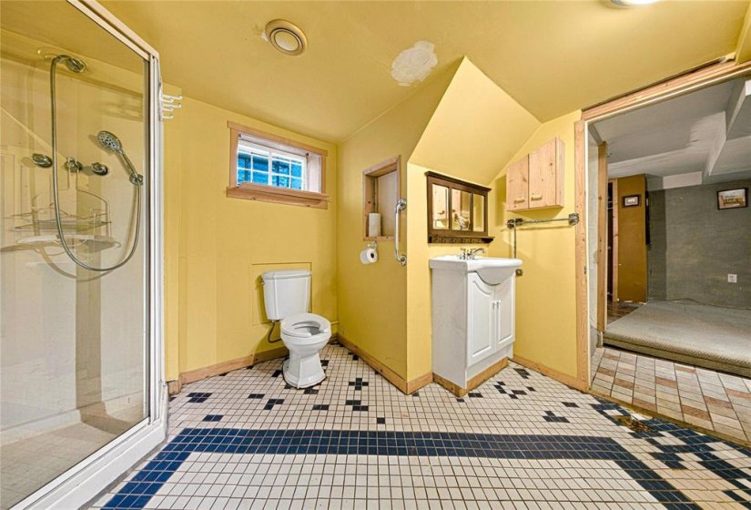 559 Sherburn, 3 Bedroom Bedrooms, 12 Room Rooms,2 BathroomBathrooms,Residential,For Sale,Sherburn,0