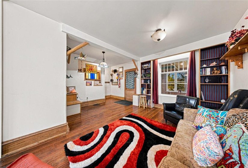 559 Sherburn, 3 Bedroom Bedrooms, 12 Room Rooms,2 BathroomBathrooms,Residential,For Sale,Sherburn,0