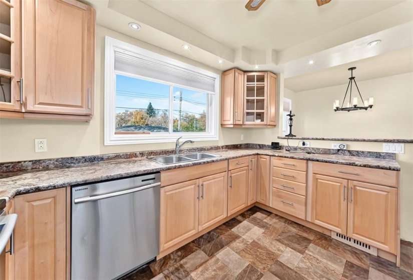 786 Clifton, 2 Bedroom Bedrooms, 6 Room Rooms,1 BathroomBathrooms,Residential,For Sale,Clifton,0