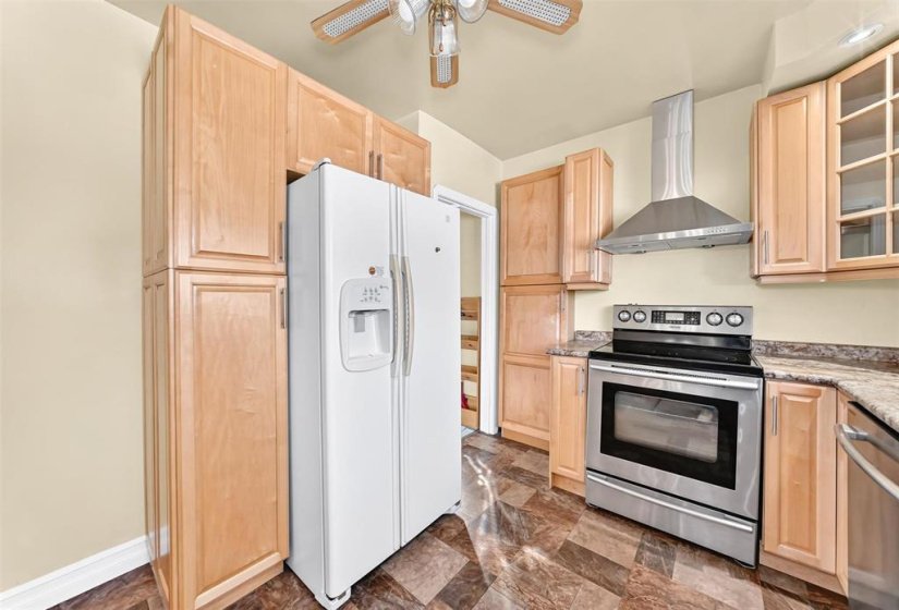 786 Clifton, 2 Bedroom Bedrooms, 6 Room Rooms,1 BathroomBathrooms,Residential,For Sale,Clifton,0