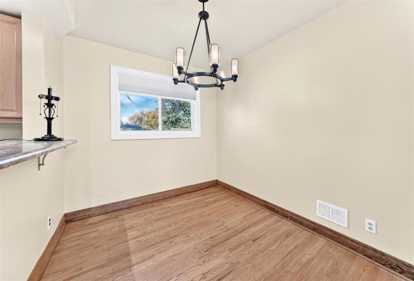 786 Clifton, 2 Bedroom Bedrooms, 6 Room Rooms,1 BathroomBathrooms,Residential,For Sale,Clifton,0