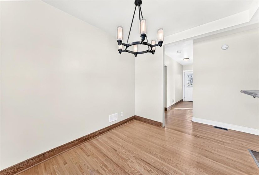 786 Clifton, 2 Bedroom Bedrooms, 6 Room Rooms,1 BathroomBathrooms,Residential,For Sale,Clifton,0