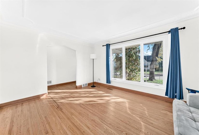 786 Clifton, 2 Bedroom Bedrooms, 6 Room Rooms,1 BathroomBathrooms,Residential,For Sale,Clifton,0