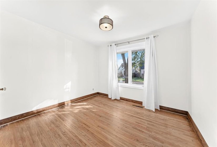 786 Clifton, 2 Bedroom Bedrooms, 6 Room Rooms,1 BathroomBathrooms,Residential,For Sale,Clifton,0