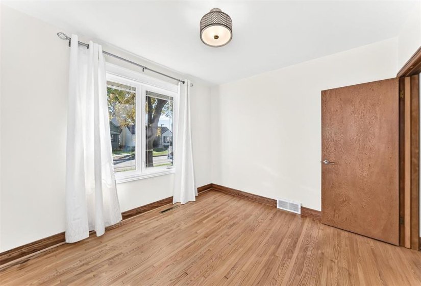 786 Clifton, 2 Bedroom Bedrooms, 6 Room Rooms,1 BathroomBathrooms,Residential,For Sale,Clifton,0
