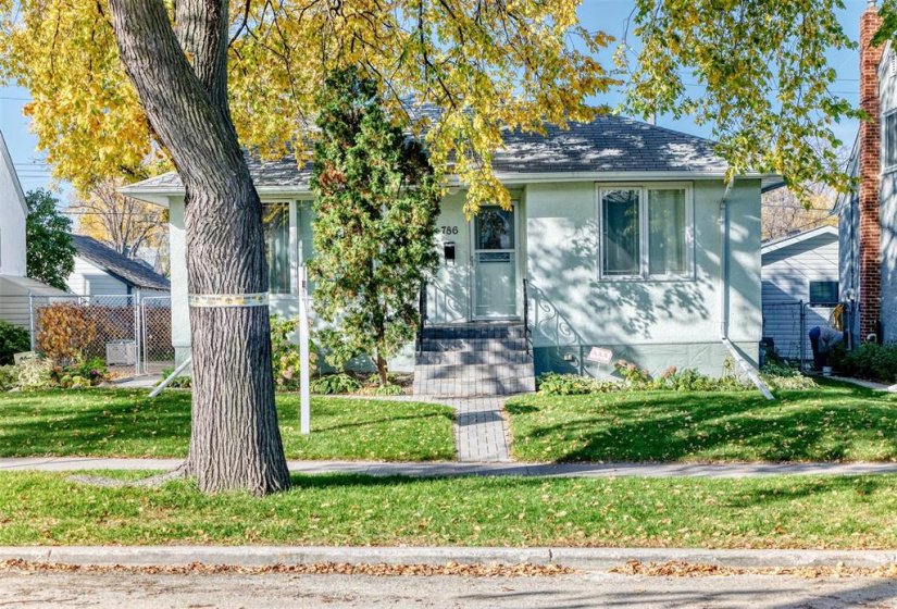 786 Clifton, 2 Bedroom Bedrooms, 6 Room Rooms,1 BathroomBathrooms,Residential,For Sale,Clifton,0