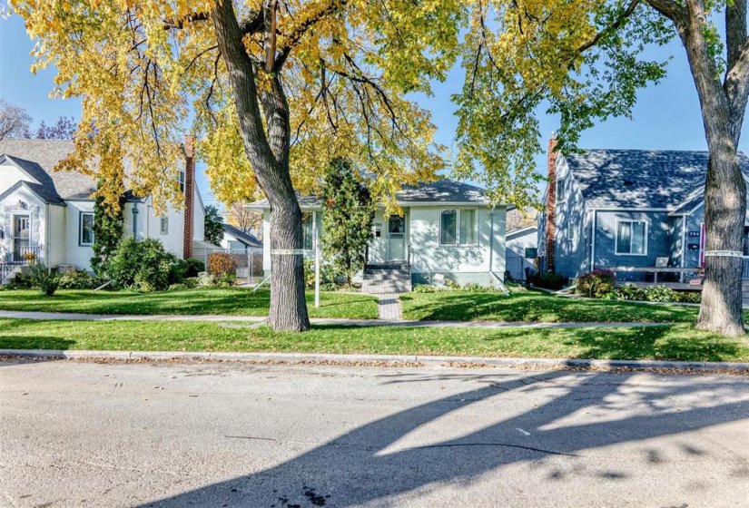 786 Clifton, 2 Bedroom Bedrooms, 6 Room Rooms,1 BathroomBathrooms,Residential,For Sale,Clifton,0
