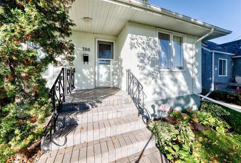 786 Clifton, 2 Bedroom Bedrooms, 6 Room Rooms,1 BathroomBathrooms,Residential,For Sale,Clifton,0