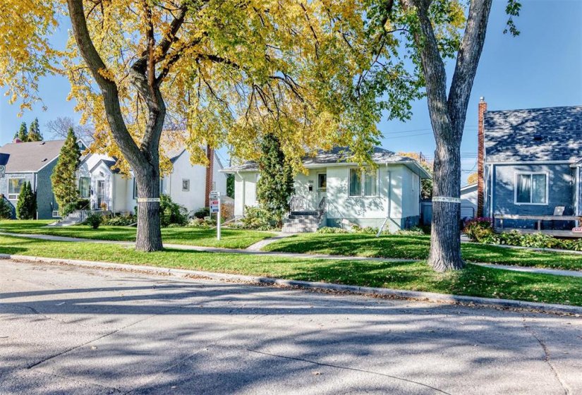 786 Clifton, 2 Bedroom Bedrooms, 6 Room Rooms,1 BathroomBathrooms,Residential,For Sale,Clifton,0