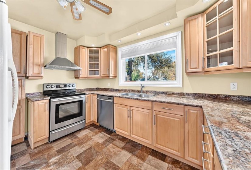 786 Clifton, 2 Bedroom Bedrooms, 6 Room Rooms,1 BathroomBathrooms,Residential,For Sale,Clifton,0
