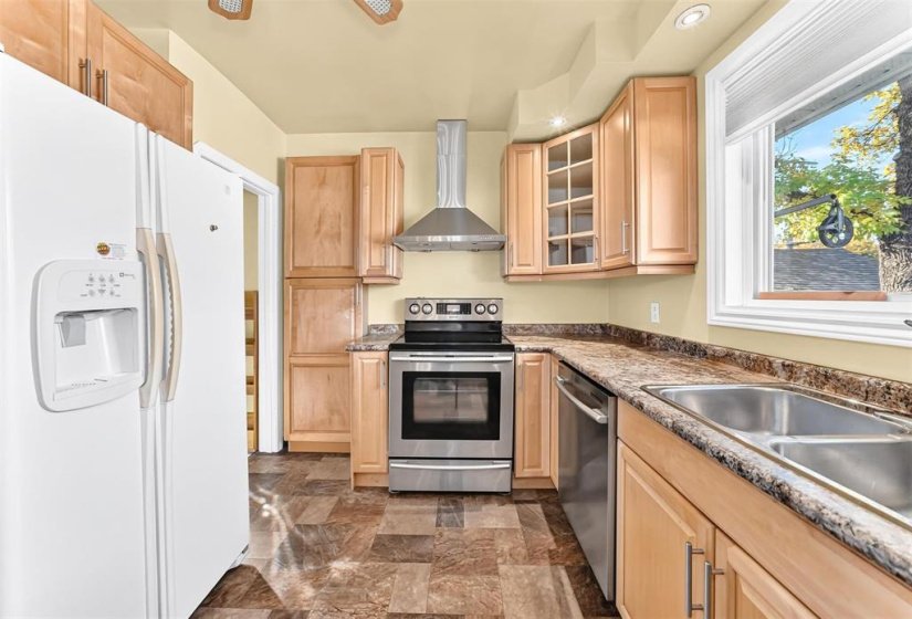 786 Clifton, 2 Bedroom Bedrooms, 6 Room Rooms,1 BathroomBathrooms,Residential,For Sale,Clifton,0