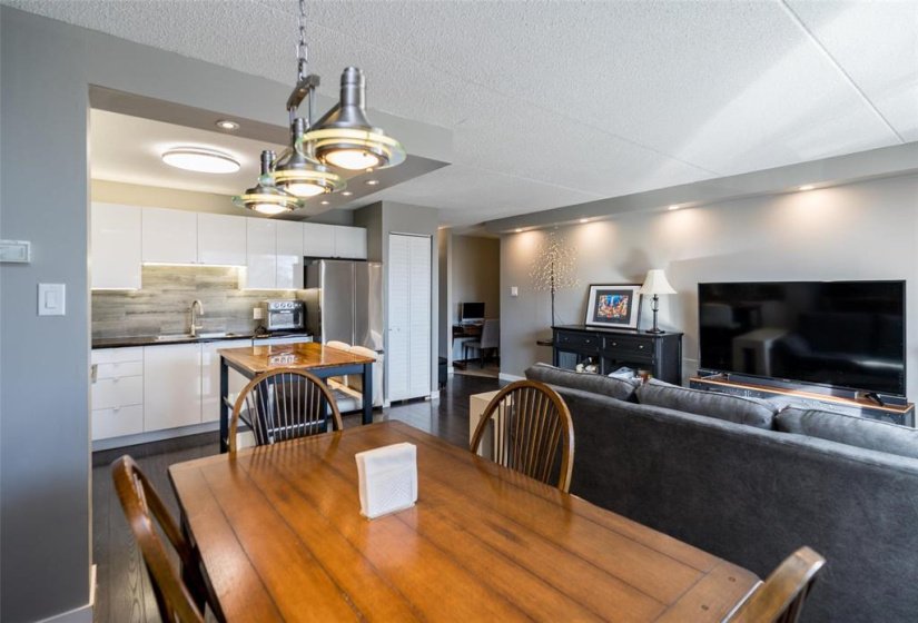 1600 Taylor, 1 Bedroom Bedrooms, 6 Room Rooms,1 BathroomBathrooms,Condominium,For Sale,Taylor,0