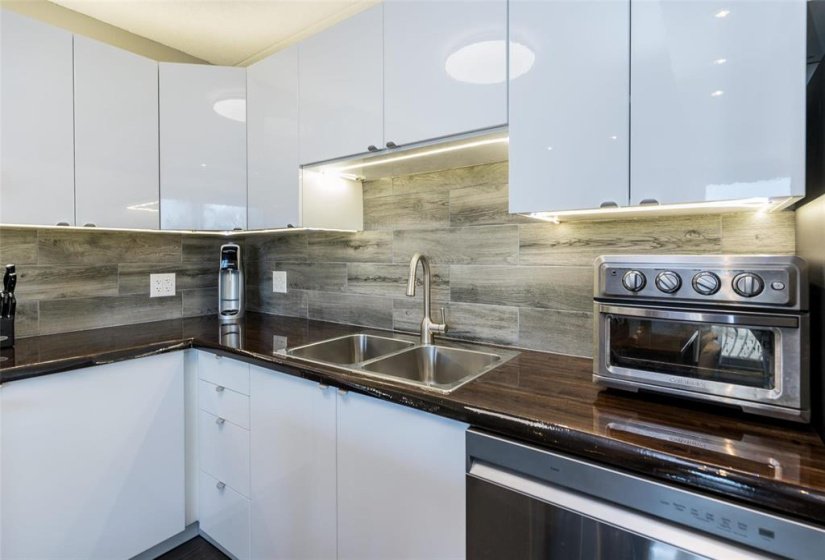 1600 Taylor, 1 Bedroom Bedrooms, 6 Room Rooms,1 BathroomBathrooms,Condominium,For Sale,Taylor,0