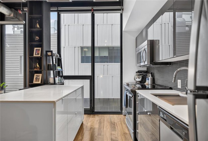 311 Hargrave, 1 Bedroom Bedrooms, 6 Room Rooms,1 BathroomBathrooms,Condominium,For Sale,Hargrave,0
