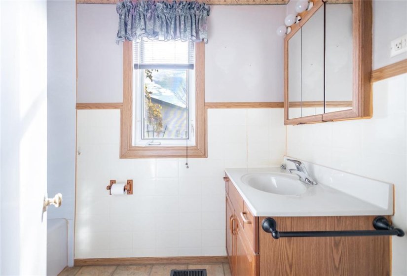 368 Hazel Dell, 3 Bedroom Bedrooms, 8 Room Rooms,1 BathroomBathrooms,Residential,For Sale,Hazel Dell,0