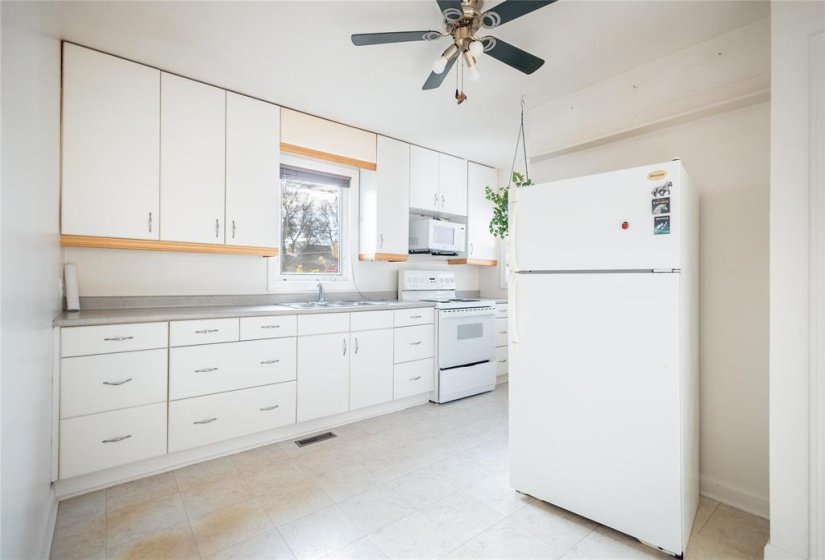 368 Hazel Dell, 3 Bedroom Bedrooms, 8 Room Rooms,1 BathroomBathrooms,Residential,For Sale,Hazel Dell,0