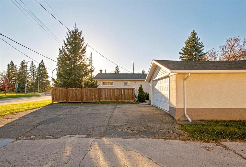 227 Dunkirk, 4 Bedroom Bedrooms, 13 Room Rooms,2 BathroomBathrooms,Residential,For Sale,Dunkirk,0