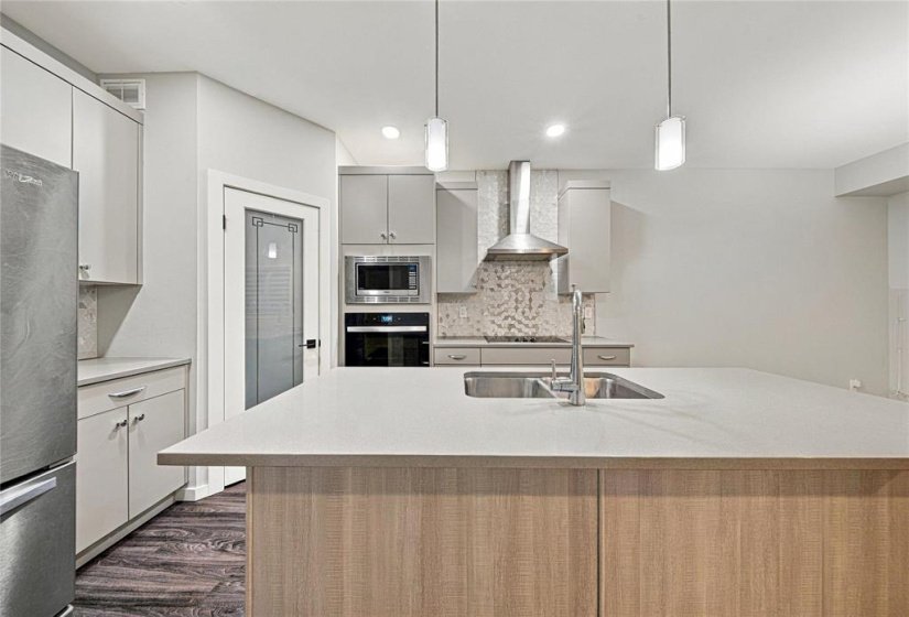 79 Lloyd McKinnon, 4 Bedroom Bedrooms, 13 Room Rooms,2 BathroomBathrooms,Residential,For Sale,Lloyd McKinnon,0