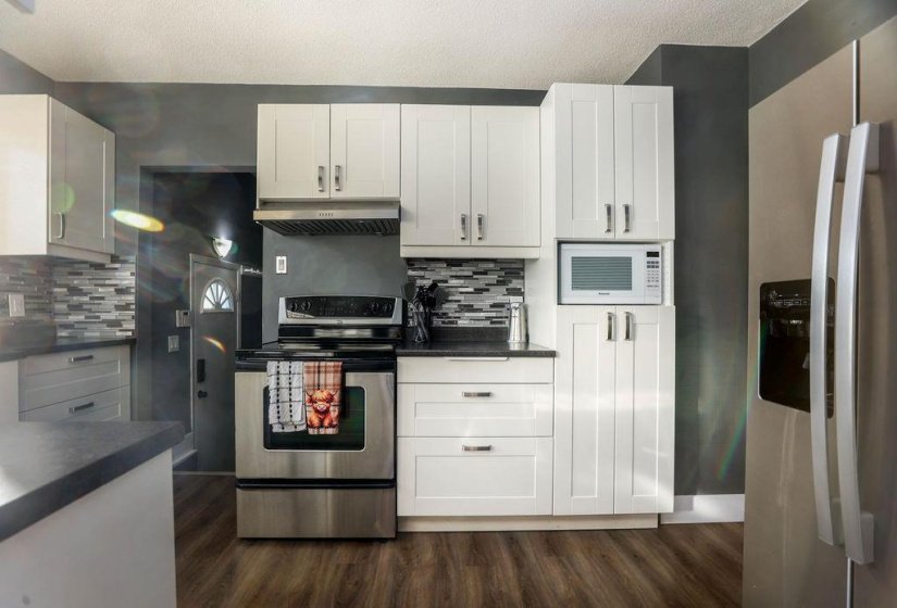 1247 Strathcona, 2 Bedroom Bedrooms, 10 Room Rooms,2 BathroomBathrooms,Residential,For Sale,Strathcona,0