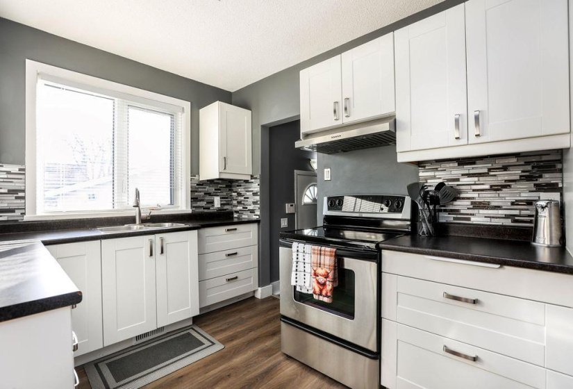 1247 Strathcona, 2 Bedroom Bedrooms, 10 Room Rooms,2 BathroomBathrooms,Residential,For Sale,Strathcona,0