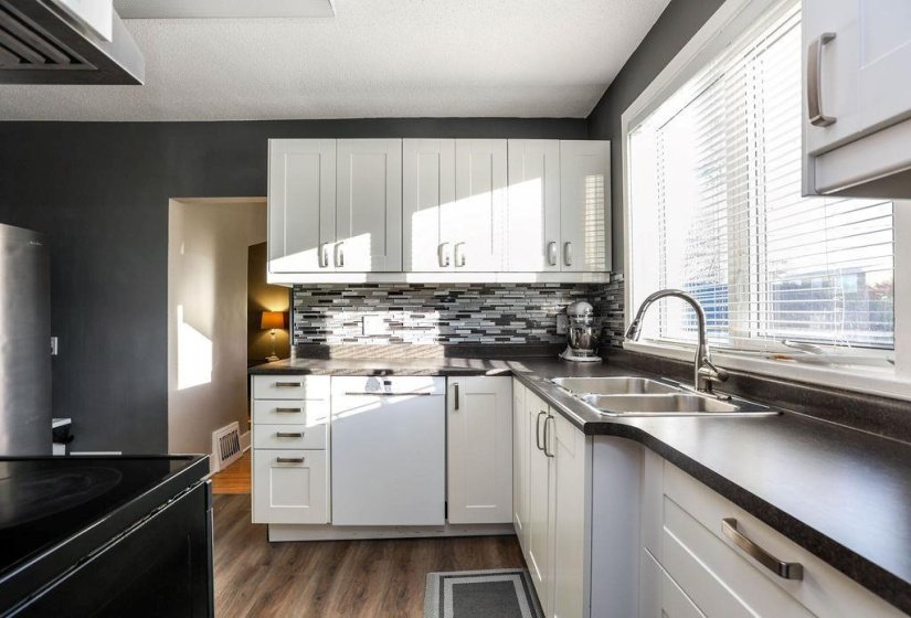 1247 Strathcona, 2 Bedroom Bedrooms, 10 Room Rooms,2 BathroomBathrooms,Residential,For Sale,Strathcona,0