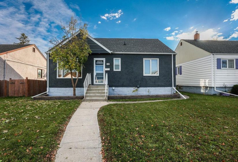 1247 Strathcona, 2 Bedroom Bedrooms, 10 Room Rooms,2 BathroomBathrooms,Residential,For Sale,Strathcona,0