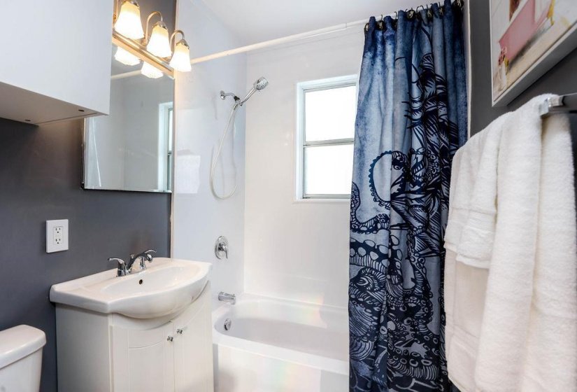 1247 Strathcona, 2 Bedroom Bedrooms, 10 Room Rooms,2 BathroomBathrooms,Residential,For Sale,Strathcona,0
