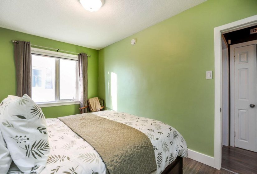 1247 Strathcona, 2 Bedroom Bedrooms, 10 Room Rooms,2 BathroomBathrooms,Residential,For Sale,Strathcona,0