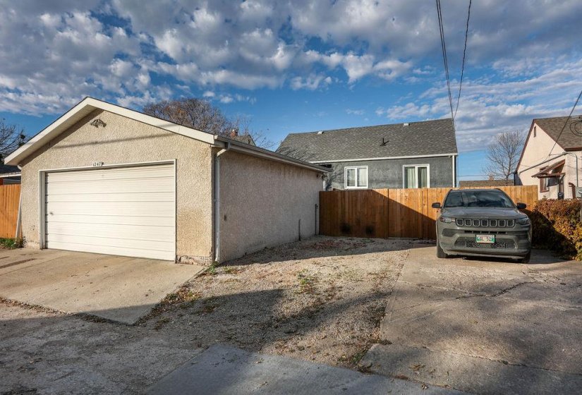 1247 Strathcona, 2 Bedroom Bedrooms, 10 Room Rooms,2 BathroomBathrooms,Residential,For Sale,Strathcona,0