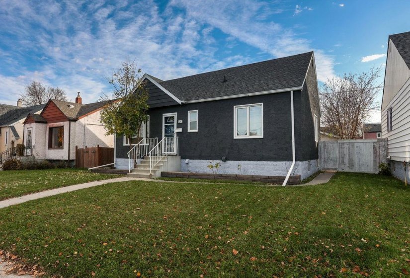 1247 Strathcona, 2 Bedroom Bedrooms, 10 Room Rooms,2 BathroomBathrooms,Residential,For Sale,Strathcona,0