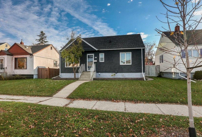 1247 Strathcona, 2 Bedroom Bedrooms, 10 Room Rooms,2 BathroomBathrooms,Residential,For Sale,Strathcona,0