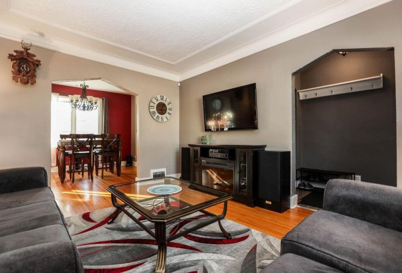 1247 Strathcona, 2 Bedroom Bedrooms, 10 Room Rooms,2 BathroomBathrooms,Residential,For Sale,Strathcona,0