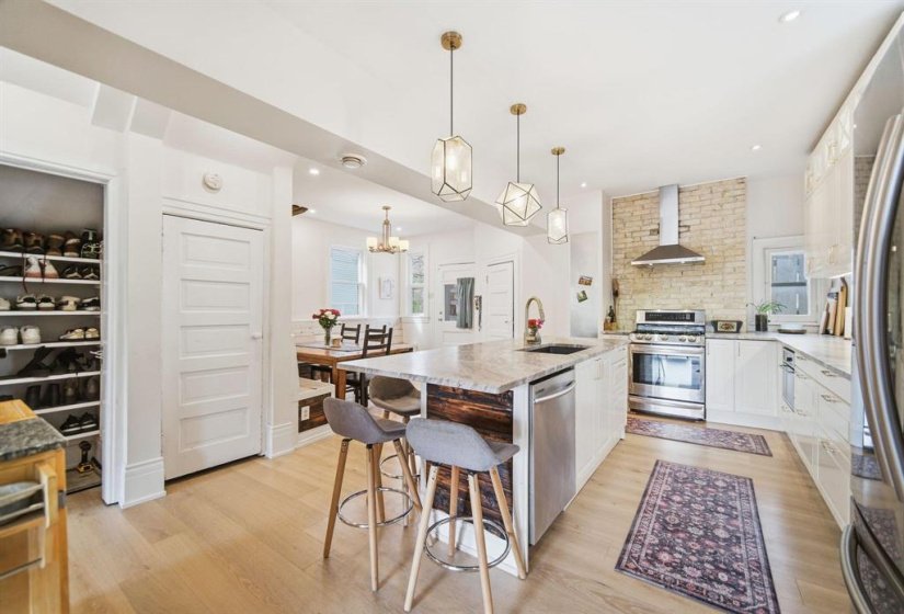 477 Gertrude, 6 Bedroom Bedrooms, 13 Room Rooms,2 BathroomBathrooms,Residential,For Sale,Gertrude,0