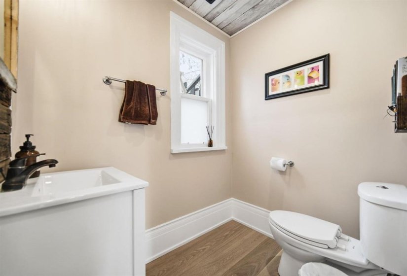 477 Gertrude, 6 Bedroom Bedrooms, 13 Room Rooms,2 BathroomBathrooms,Residential,For Sale,Gertrude,0