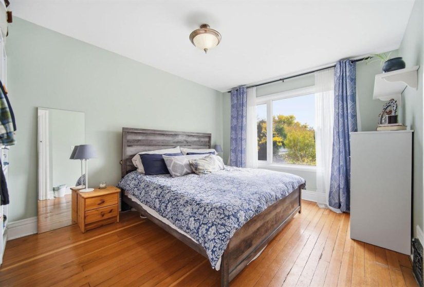 477 Gertrude, 6 Bedroom Bedrooms, 13 Room Rooms,2 BathroomBathrooms,Residential,For Sale,Gertrude,0