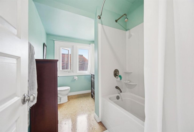477 Gertrude, 6 Bedroom Bedrooms, 13 Room Rooms,2 BathroomBathrooms,Residential,For Sale,Gertrude,0