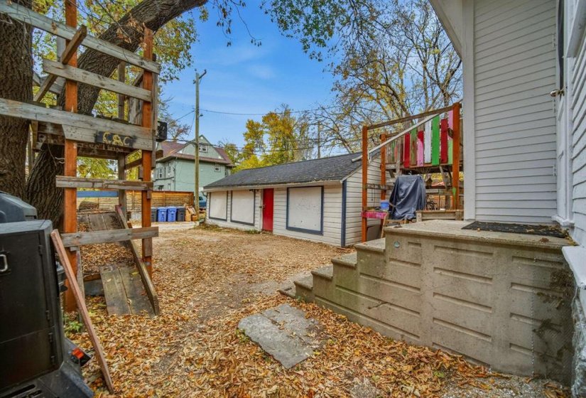 477 Gertrude, 6 Bedroom Bedrooms, 13 Room Rooms,2 BathroomBathrooms,Residential,For Sale,Gertrude,0