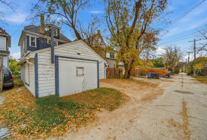 477 Gertrude, 6 Bedroom Bedrooms, 13 Room Rooms,2 BathroomBathrooms,Residential,For Sale,Gertrude,0