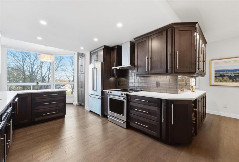 180 Tuxedo, 2 Bedroom Bedrooms, 9 Room Rooms,2 BathroomBathrooms,Condominium,For Sale,Tuxedo,0