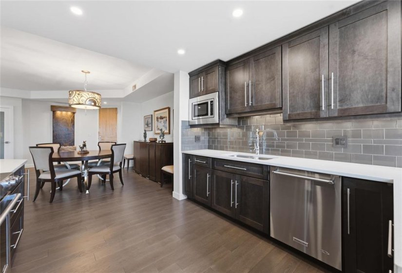 180 Tuxedo, 2 Bedroom Bedrooms, 9 Room Rooms,2 BathroomBathrooms,Condominium,For Sale,Tuxedo,0