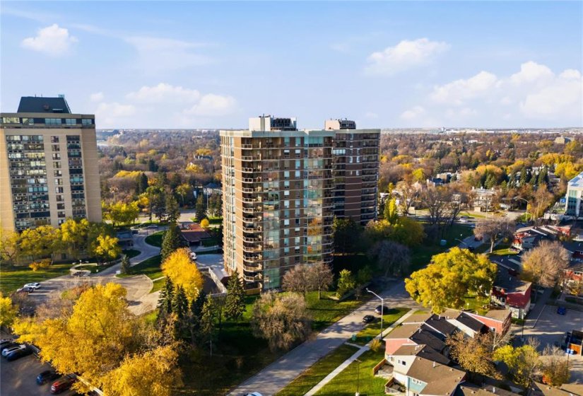 180 Tuxedo, 2 Bedroom Bedrooms, 9 Room Rooms,2 BathroomBathrooms,Condominium,For Sale,Tuxedo,0