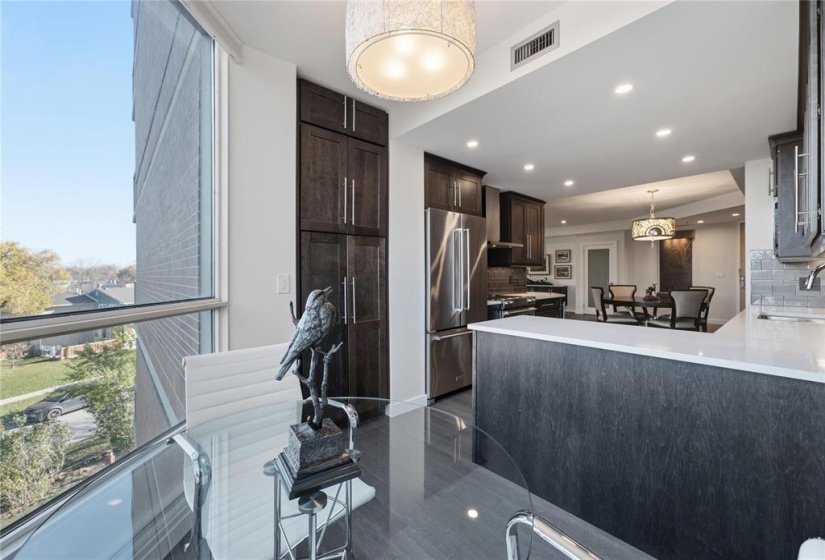 180 Tuxedo, 2 Bedroom Bedrooms, 9 Room Rooms,2 BathroomBathrooms,Condominium,For Sale,Tuxedo,0