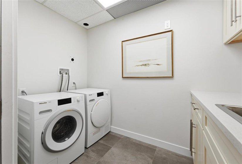180 Tuxedo, 2 Bedroom Bedrooms, 9 Room Rooms,2 BathroomBathrooms,Condominium,For Sale,Tuxedo,0
