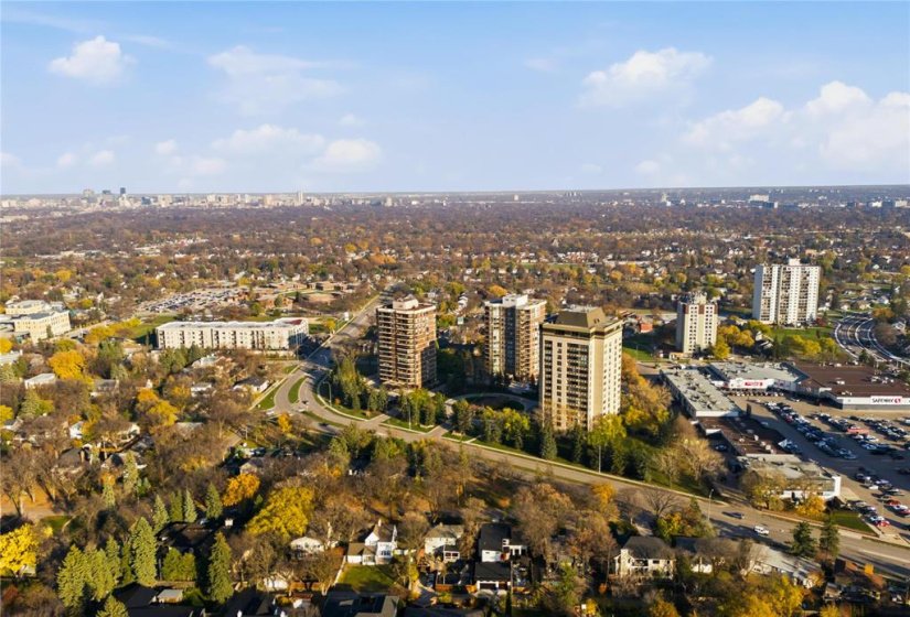 180 Tuxedo, 2 Bedroom Bedrooms, 9 Room Rooms,2 BathroomBathrooms,Condominium,For Sale,Tuxedo,0