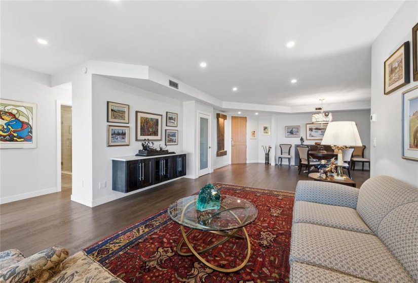 180 Tuxedo, 2 Bedroom Bedrooms, 9 Room Rooms,2 BathroomBathrooms,Condominium,For Sale,Tuxedo,0