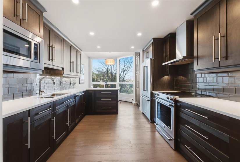 180 Tuxedo, 2 Bedroom Bedrooms, 9 Room Rooms,2 BathroomBathrooms,Condominium,For Sale,Tuxedo,0