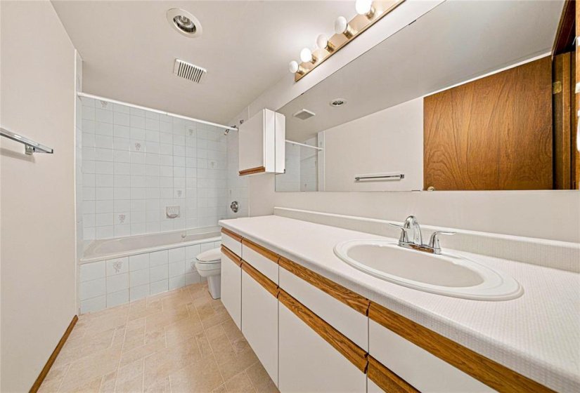 70 Dunkirk, 2 Bedroom Bedrooms, 8 Room Rooms,2 BathroomBathrooms,Condominium,For Sale,Dunkirk,0