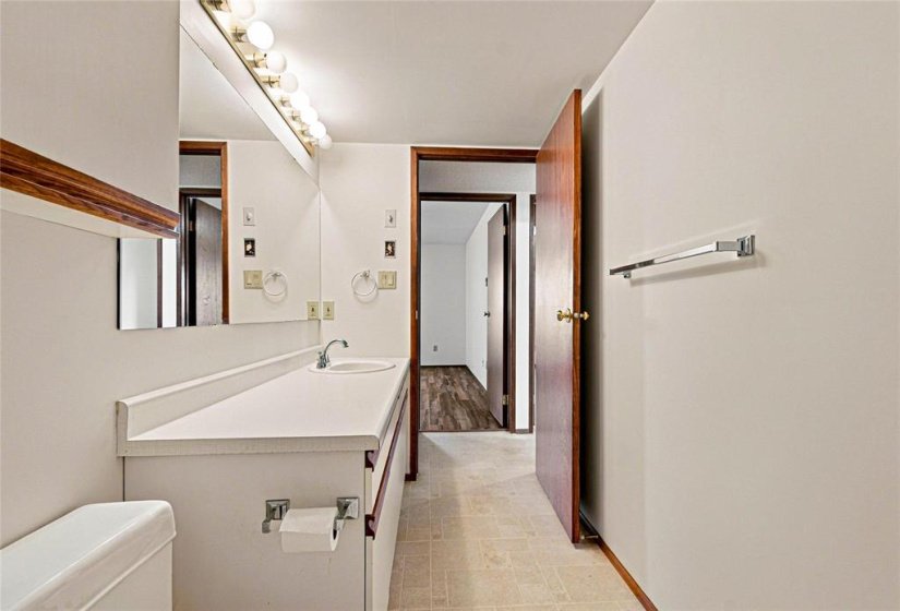 70 Dunkirk, 2 Bedroom Bedrooms, 8 Room Rooms,2 BathroomBathrooms,Condominium,For Sale,Dunkirk,0